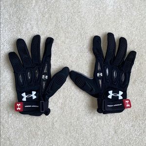 Under Armour sport gloves.